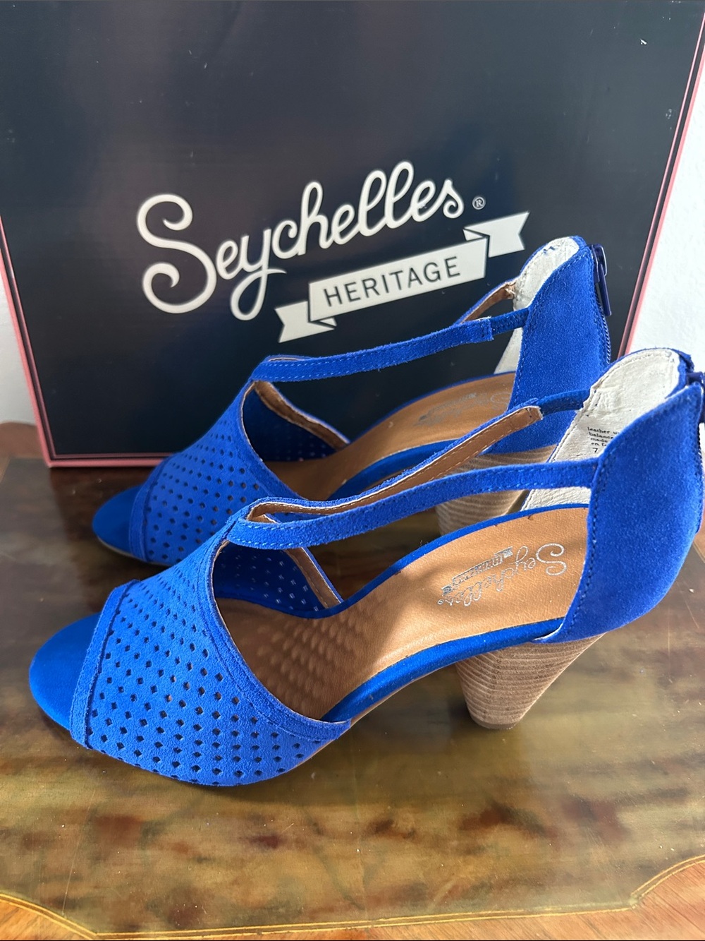 Seychelles Heritage Gamble Cone Heeled Sandal in Electric Blue Suede sz 7.5 - Picture 8 of 11